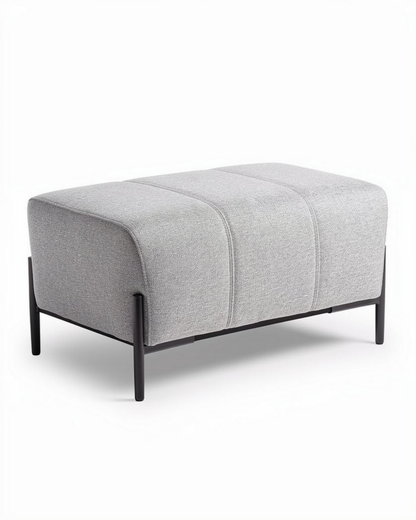 Grijze stoffe hocker met metalen frame 45 x 80 x 40cm geschikt voor de woonkamer